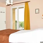 Hotel Des Lauriers Roses 2*
